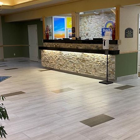 Days Inn By Wyndham Pentwater Ngoại thất bức ảnh