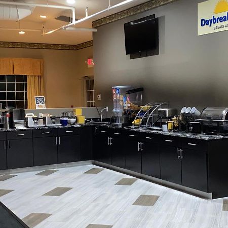 Days Inn By Wyndham Pentwater Ngoại thất bức ảnh