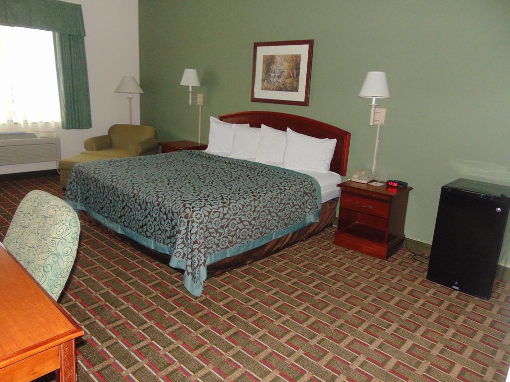 Days Inn By Wyndham Pentwater Ngoại thất bức ảnh